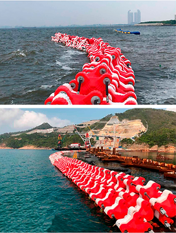 Rompeolas flotante de módulos plásticos instalado frente a la costa